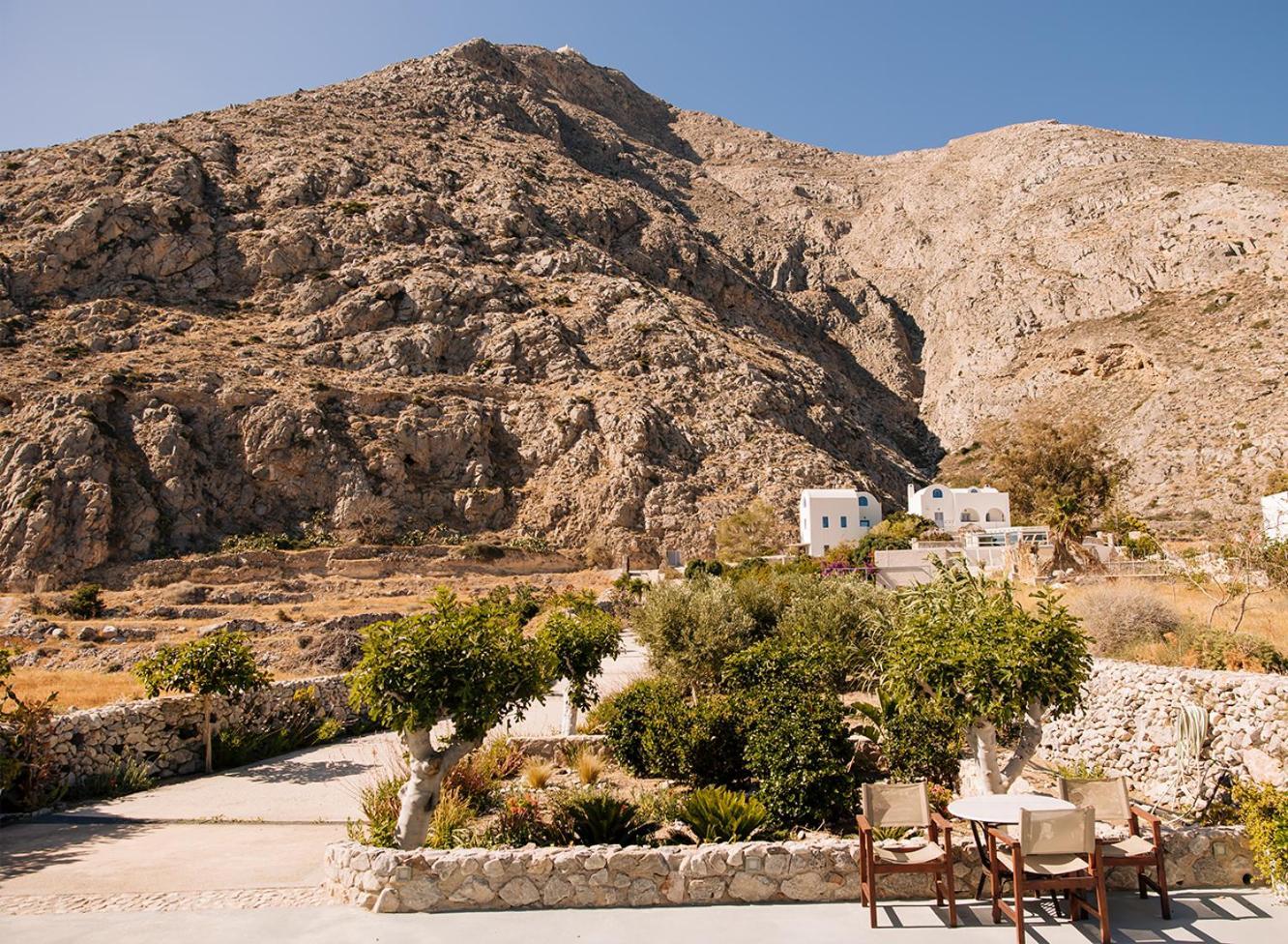 Summer House Collection - A Secluded Getaway Villa Perissa (Santorini)