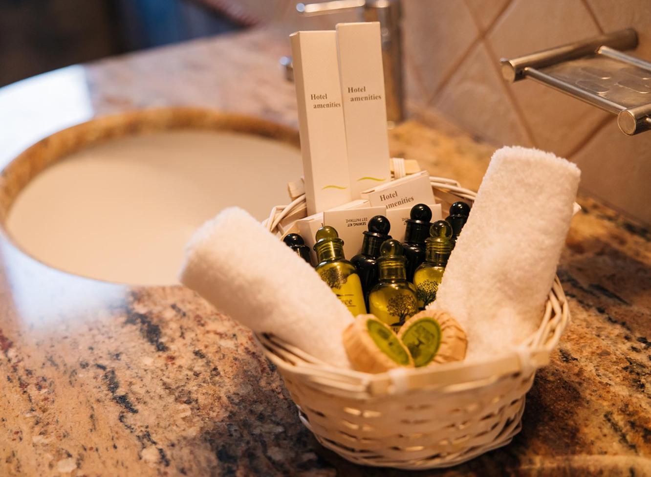 Summer House Collection - A Secluded Getaway Perissa (Santorini)